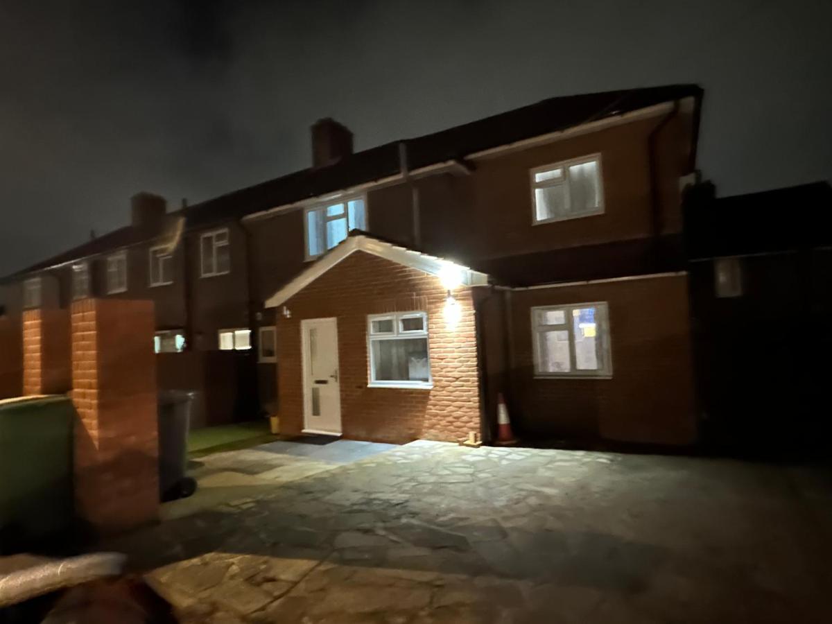 3Rd Studio Flat With Private Toilet And Bathroom Setup For Family Enjoyment 134 Keedonwood Road Bromley Esterno foto