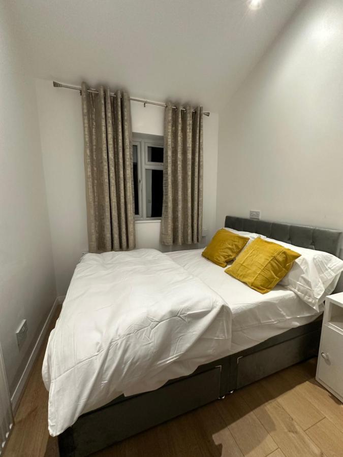 3Rd Studio Flat With Private Toilet And Bathroom Setup For Family Enjoyment 134 Keedonwood Road Bromley Esterno foto