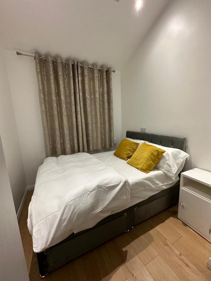 3Rd Studio Flat With Private Toilet And Bathroom Setup For Family Enjoyment 134 Keedonwood Road Bromley Esterno foto
