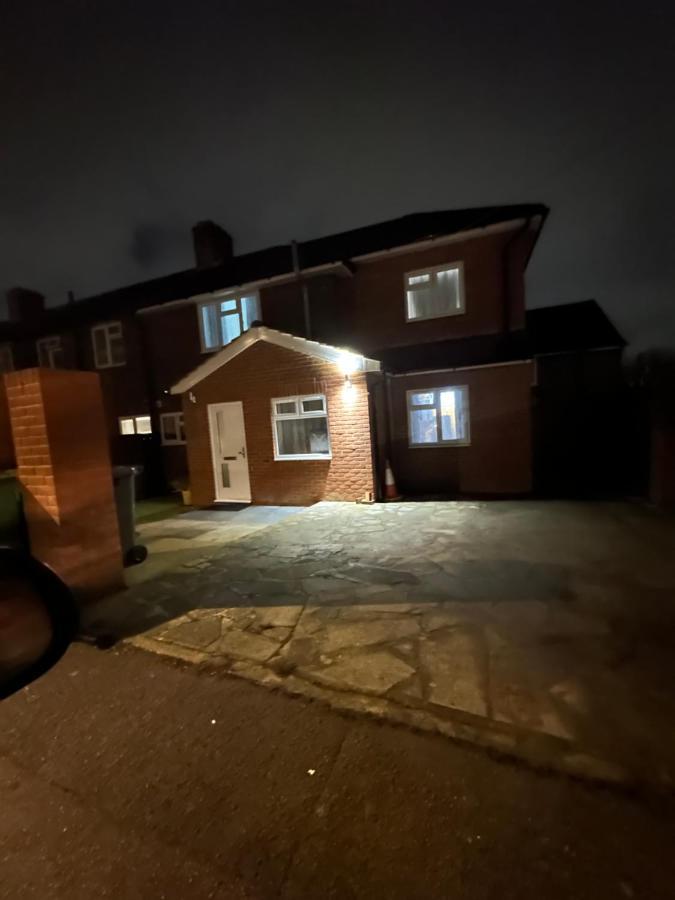 3Rd Studio Flat With Private Toilet And Bathroom Setup For Family Enjoyment 134 Keedonwood Road Bromley Esterno foto