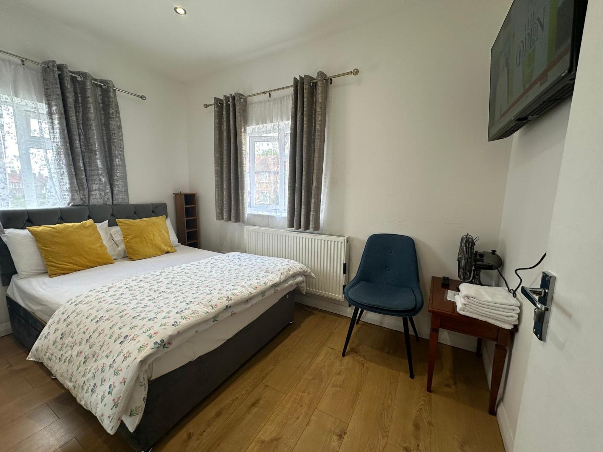 3Rd Studio Flat With Private Toilet And Bathroom Setup For Family Enjoyment 134 Keedonwood Road Bromley Esterno foto